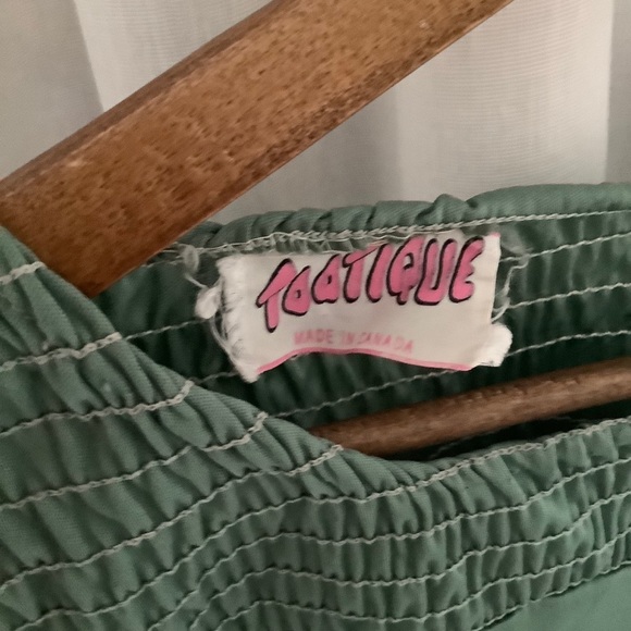 3/20$ ⭐️ Green shirt w/ smock and longsleeves - Picture 7 of 11